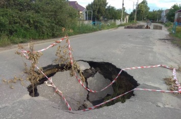 На Луганщине провалилась дорога
