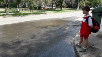 В Приморском районе питьевая вода затопила улицу, - ФОТО, ВИДЕО