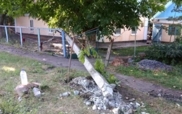 В Запорожской области автомобиль влетел в бетонный столб (ФОТО)