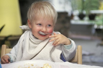 Ученые раскритиковали идею заставлять детей доедать свою порцию