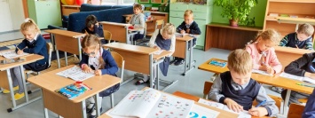 Метеостанция, бассейны и мебель: что купят в школы и садики Киева за 22 миллиона гривен
