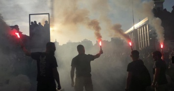 Атамбаева задержали: тысячи людей идут на штурм правительства, новые кадры происходящего
