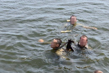 Очаковские «морские котики» победили на соревнованиях по военно-прикладному плаванию (ФОТО)