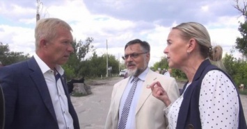 Станицу Луганскую сдали террористам (ФОТО)