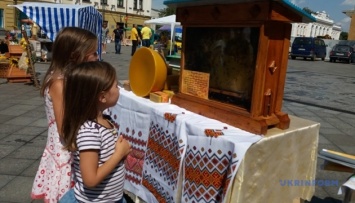 В Житомире устроили ярмарку меда