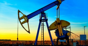 Цены на нефть тянутся к психологически важному уровню - эксперты
