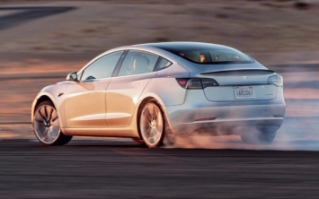 В США проверят заявления Tesla о безопасности Model 3