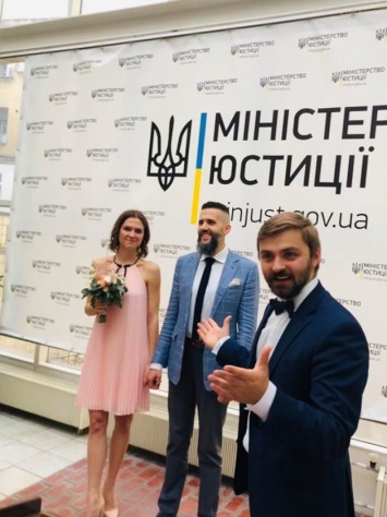Глава таможенной службы Нефьодов сегодня женился по услуге "Брак за сутки"