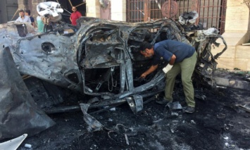 В ливийском городе Бенгази в машине взорвалась бомба, погибли трое сотрудников ООН