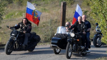 Пока в Москве шел протестный митинг, Путин катался по Крыму на мотоцикле