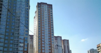 Скандальная стройка на Осокорках: инвесторы заявили о самовольном заселении многоэтажки