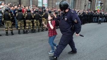 На митингах за свободные выборы в РФ силовики задерживали детей и людей с инвалидностью