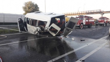 Пробка в 4 км, погибшие и много пострадавших: под Киевом Volkswagen въехал в автобус