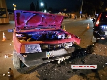 В Николаеве столкнулись три автомобиля - пострадали женщина и ребенок