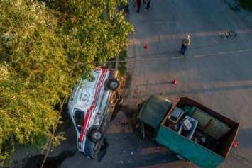 ДТП в Днепре: грузовик влетел в "скорую", пятеро пострадавших