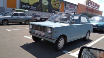 В Украине видели редкий самодельный автомобиль "Азов"