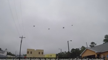 Пентагон начал тестировать эскадроны дронов. Видео