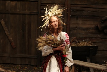 Катя Ковальчук рассказала о самом страшном моменте 2 сезона "Крепостной": "Закапывали в землю и пороли по-настоящему"