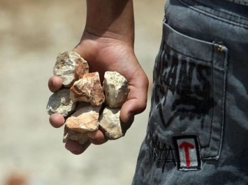 «Наорали матом и закидали камнями»: подростки агрессивно отреагировали на замечание от женщины