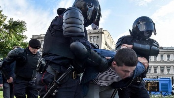 Комментарий: Протесты в Москве пробудили звезд российского шоу-бизнеса