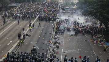 МИД предостерегает украинцев от участия в протестах в Гонконге