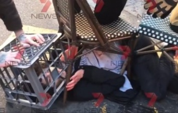 В центре Сиднея мужчина с криком "Аллаху акбар" зарезал женщину