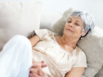 Потребность в дневном сне может быть ранним признаком болезни Альцгеймера