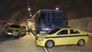 В Рио-де-Жанейро произошло массовое ДТП в тоннеле, десятки пострадавших. Фото