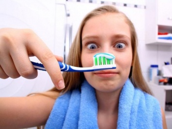 После чистки зубов нужно обязательно вымыть лицо
