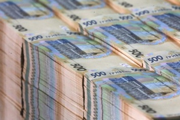 Киевлянам-льготникам выплатят по 280-500 гривен помощи ко Дню независимости