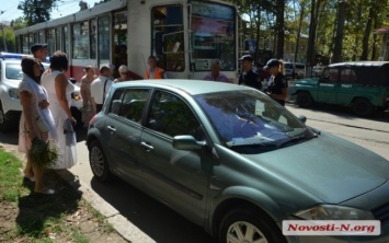 На Потемкинской автомобиль заблокировал движение электротранспорта