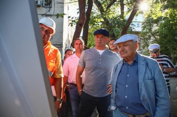 Жванецкий в сопровождении мэра Одессы проинспектировал ход работ на бульваре своего имени