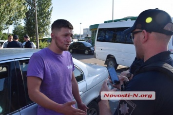 В центре Николаева возник серьезный конфликт между полицейскими и водителем BMW. ВИДЕО