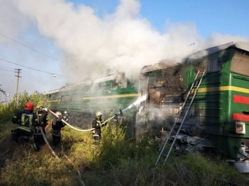 В Николаеве из возгорания локомотива машинисты чуть не сгорели живьем (Видео)