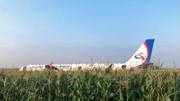 Жесткая посадка самолета в России: пассажиры подробнее рассказали о пережитой аварии