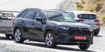 Гибридный Toyota RAV4 засняли на дорогах Европы