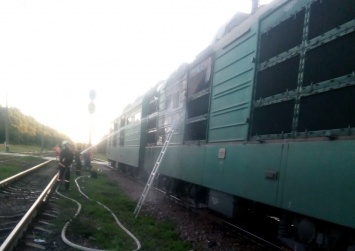В Киевской области загорелся локомотив грузового поезда