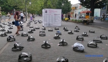 Инсталляция "Узники Кремля" из Одессы переехала в Херсон