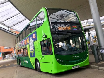 Водитель отказался везти пассажиров из-за "гомосексуальности": "Этот автобус пропагандирует..."