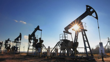 Нефть дешевеет на рисках для мировой экономики