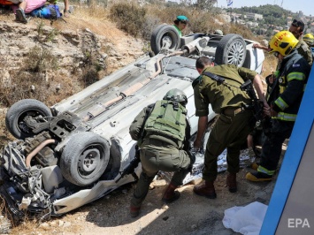 В Израиле палестинец врезался на автомобиле в автобусную остановку, двое раненых