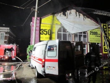Тушили почти три часа: ночной пожар в одесской гостинице унес жизни восьми человек (фото, видео)