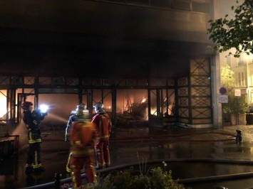 Пожар в пригороде Парижа - сгорел рынок им. Анри Барбюса (фото, видео)