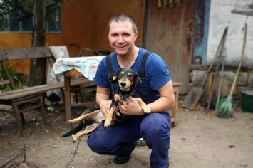 На руках с 20-метровой глубины и фото на память: на Днепропетровщине спасают собачек, - ФОТО