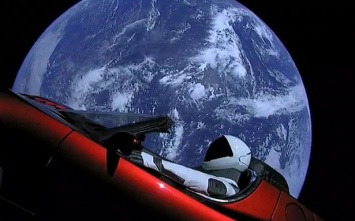 Tesla Roadster Илона Маска с манекеном облетели вокруг Солнца