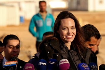 СМИ сообщили об экономии Анджелины Джоли на детях