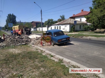 В Николаеве пьяный водитель на «Жигулях» едва не влетел в яму, вырытую для ремонта коммуникаций