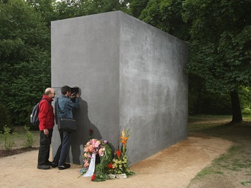 В центре Берлина осквернен памятник жертвам нацистов