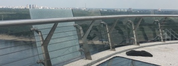 Злосчастный мост практически имени Виталия Кличко продолжает "влипать" различные упоительные истории