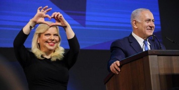 Нетаньяху объяснил оскорбившее украинцев поведение жены